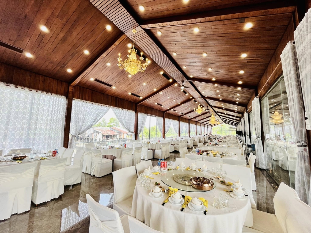 Đôi nét về nhà hàng (không gian, menu)